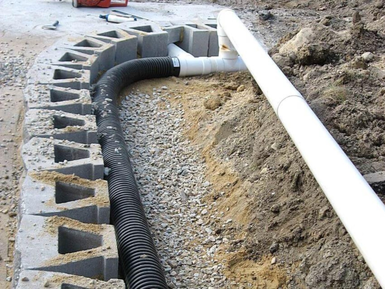 Retaining wall drainage
