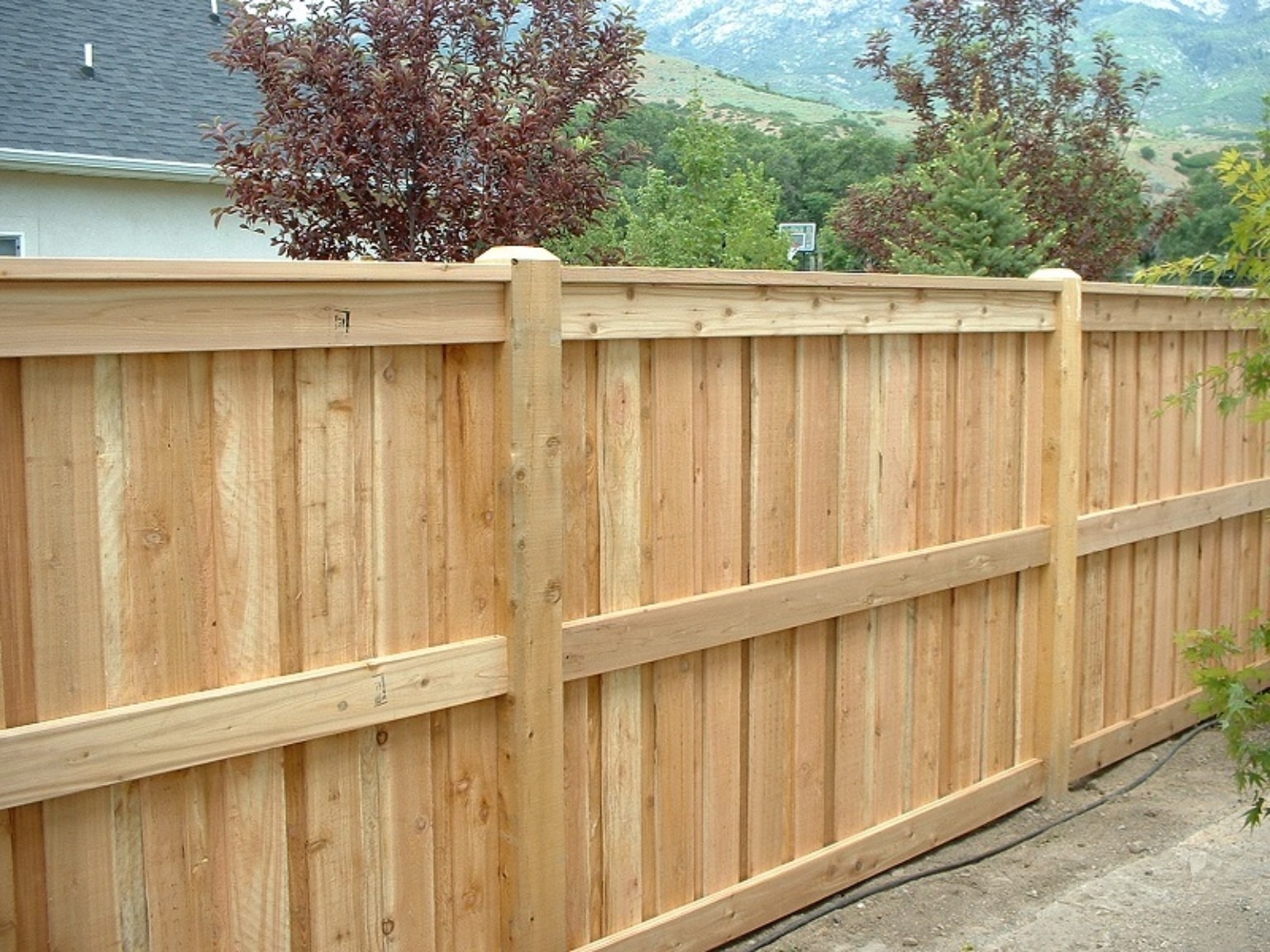 Cap and trim fence
