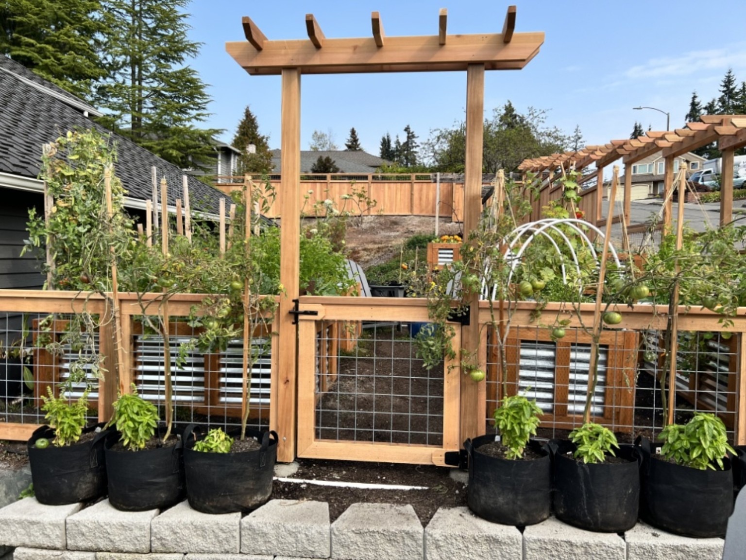 Hog wire combo fence