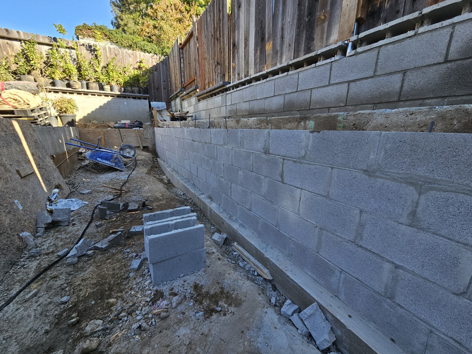 Structural block retaining wall